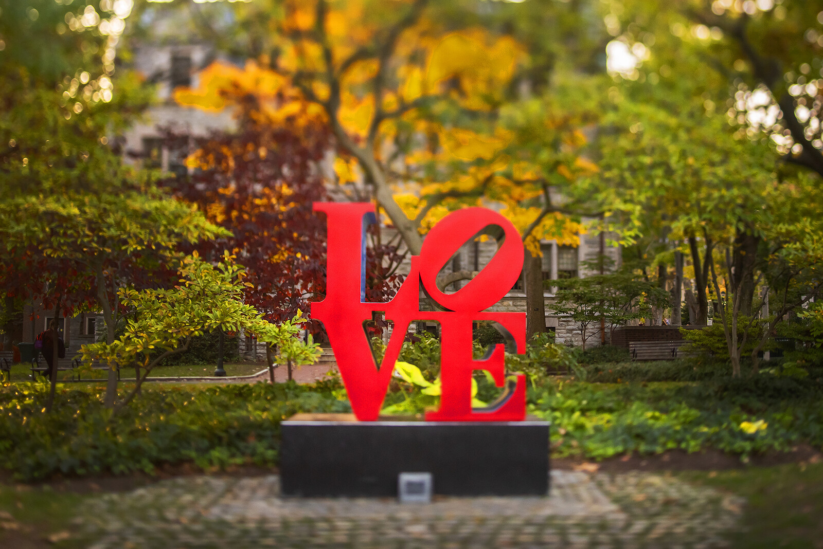 love statue